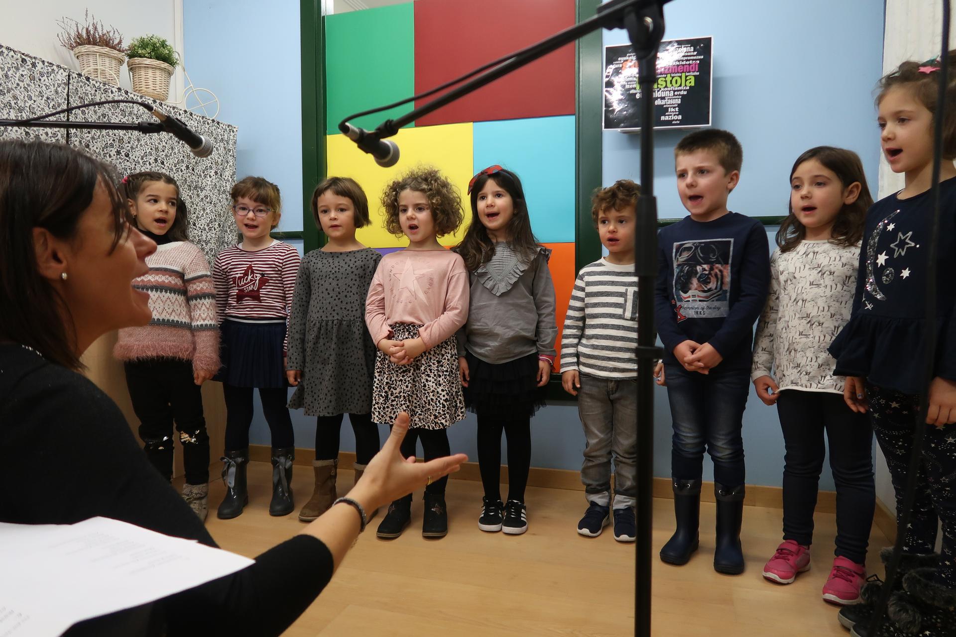 Kantuan hazteko eta hezteko abesti sorta