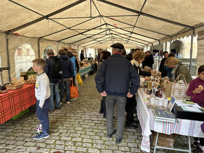 Produktu ekologiko ugari aukeratzeko, Lorabarri azokan