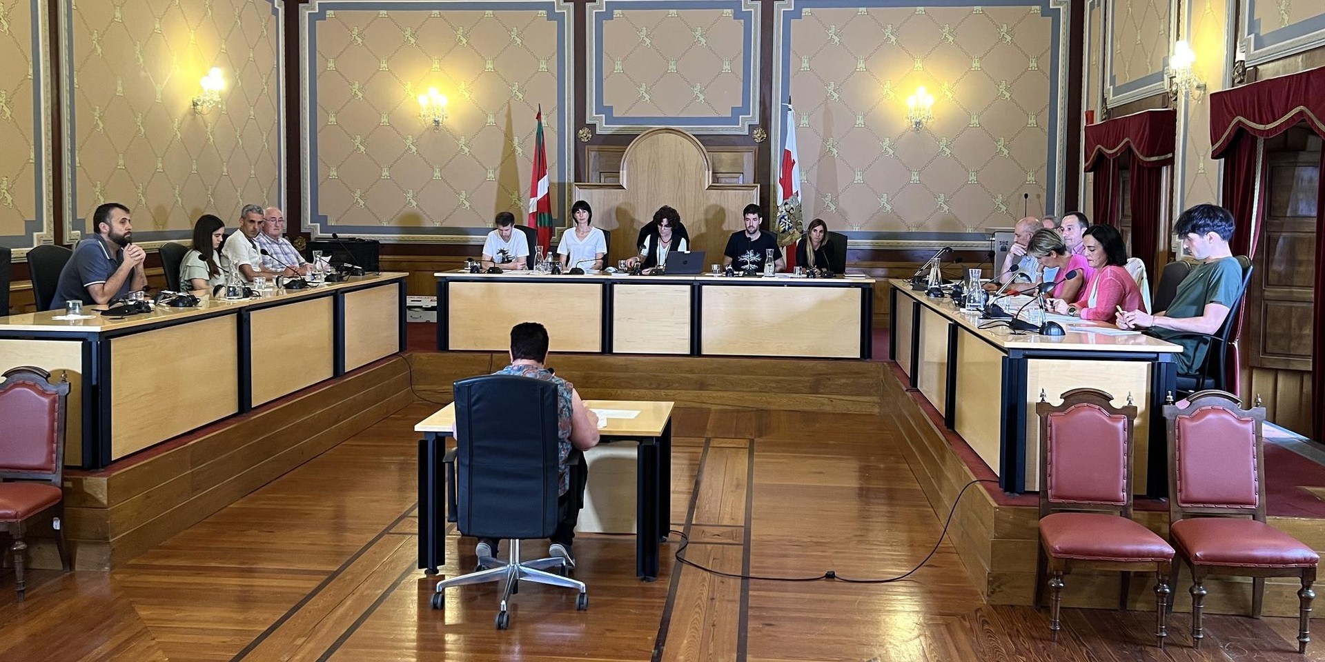 Osatu dituzte Bergarako Udaleko batzordeak eta zehaztu dituzte zinegotzi liberatuen soldatak