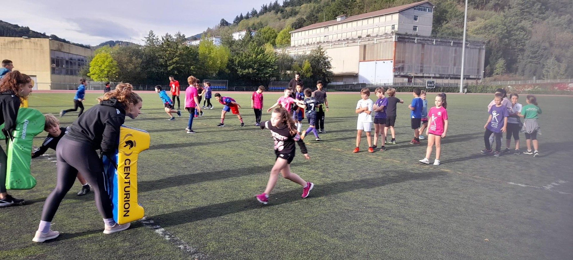 Errugbiarekin hasi dira LHko 3-6 mailetako ikasleak!