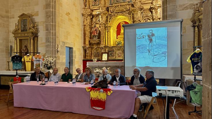 Txirrindularien santutegian aurkeztu dute errepideko zezenaren liburua