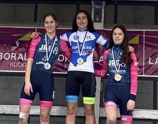 Katixa Navarro, Aimar Irizar eta Unai Cueva, Gipuzkoako txapeldunak ziklo-krosean