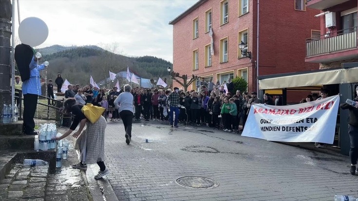 'Aramaixo bizi-bizi' eguna, herriaren eta mendien defentsan