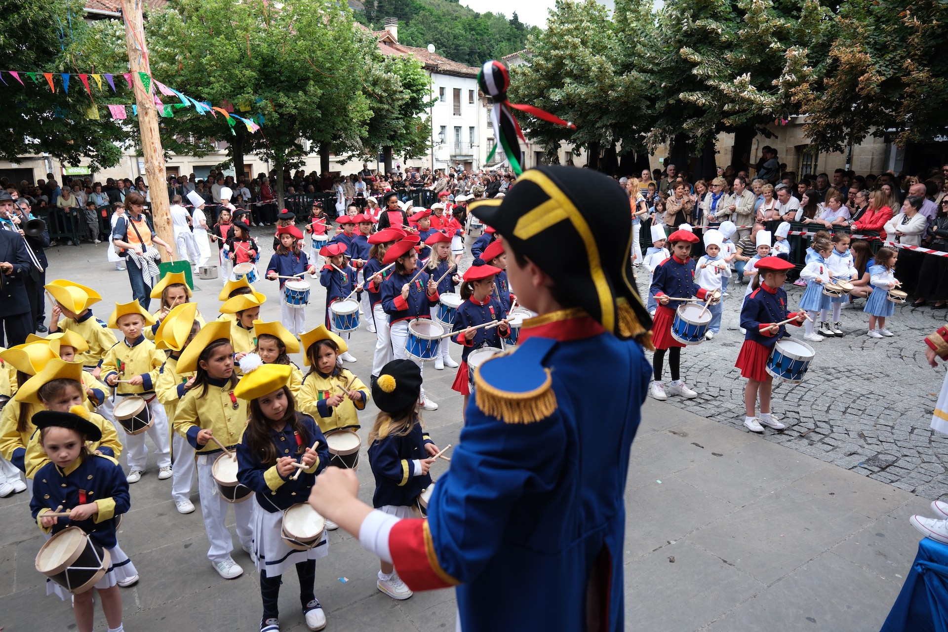 Lekuz aldatuko da umeen danborradaren hasiera, beroagatik
