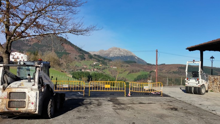 Elizateetako eskaerei erantzunez, asfaltatze lanak Marinen, Apotzagan eta Gellaon
