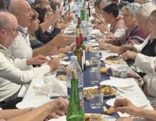 Astelehen eguerdian jarriko dituzte salgai Herri Eguneko bazkarirako txartelak