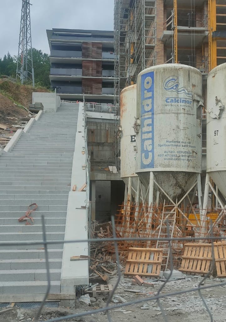Iturrizar plaza eta Txarapea ibilbidea batuko dituen igogailuaren hitzarmena onartuta