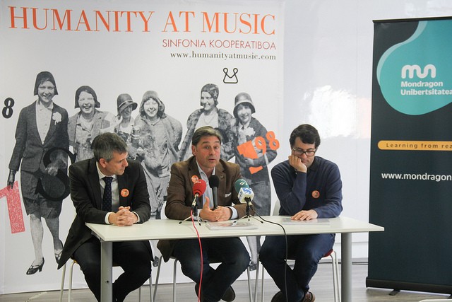 Dena prest 'Humanity at Music' ikuskizunerako