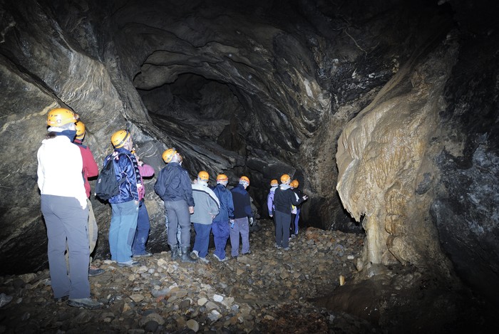 Arrikrutz Oñatiko kobak: Ilunpeko altxorrak. Euskaraz