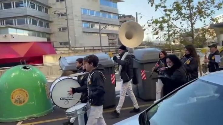 Donostiako danborradan hartu du parte Eskoriatzako Ad libitium txarangak