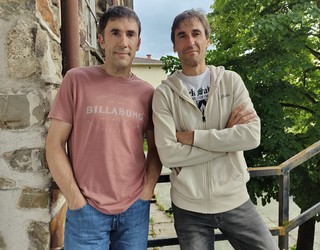 Rock alternatibo doinuekin jantzitako Dear Flakutxo taldearen kantu berriak, sarean