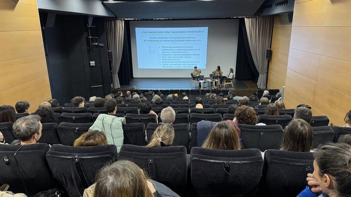 Interes handia piztu du Adimen Gaitasun Handien inguruko berbaldiak