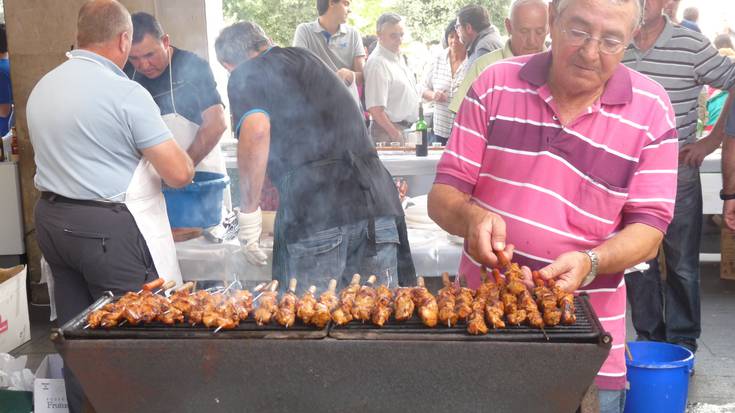 Gastronomiaren eta folklorearen topalekua izango da Herriko Plaza, domekan