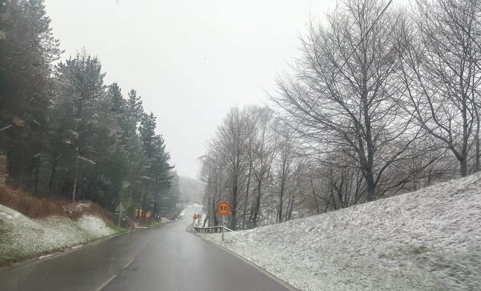 Kruzeta inguruak zuritu ditu elurrak