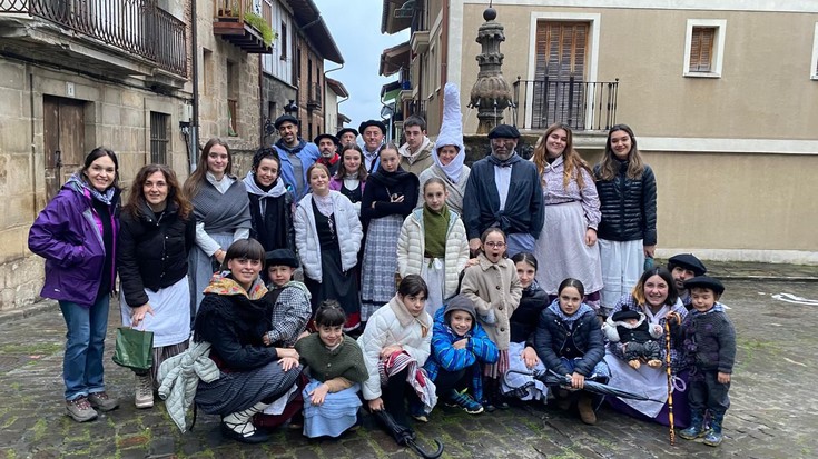 Egutegien banaketa eta kantua, Olentzero eta Mari Domingirekin