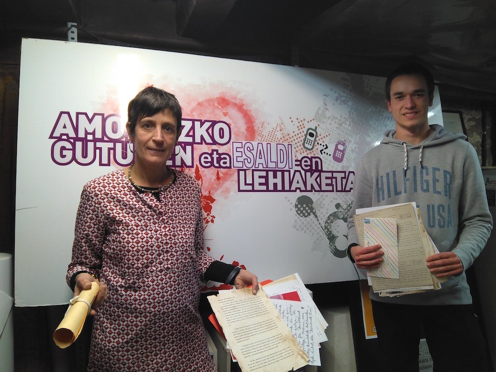 Epaileen eskuetan daude amodiozko gutun berriak