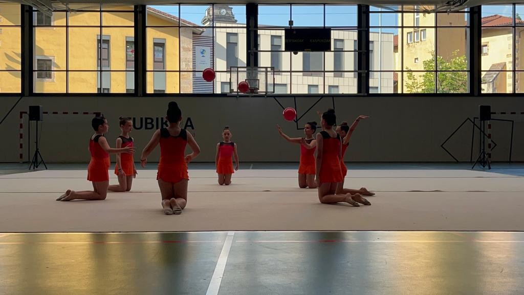 Gimnasia erritmikoko campusa antolatu dute