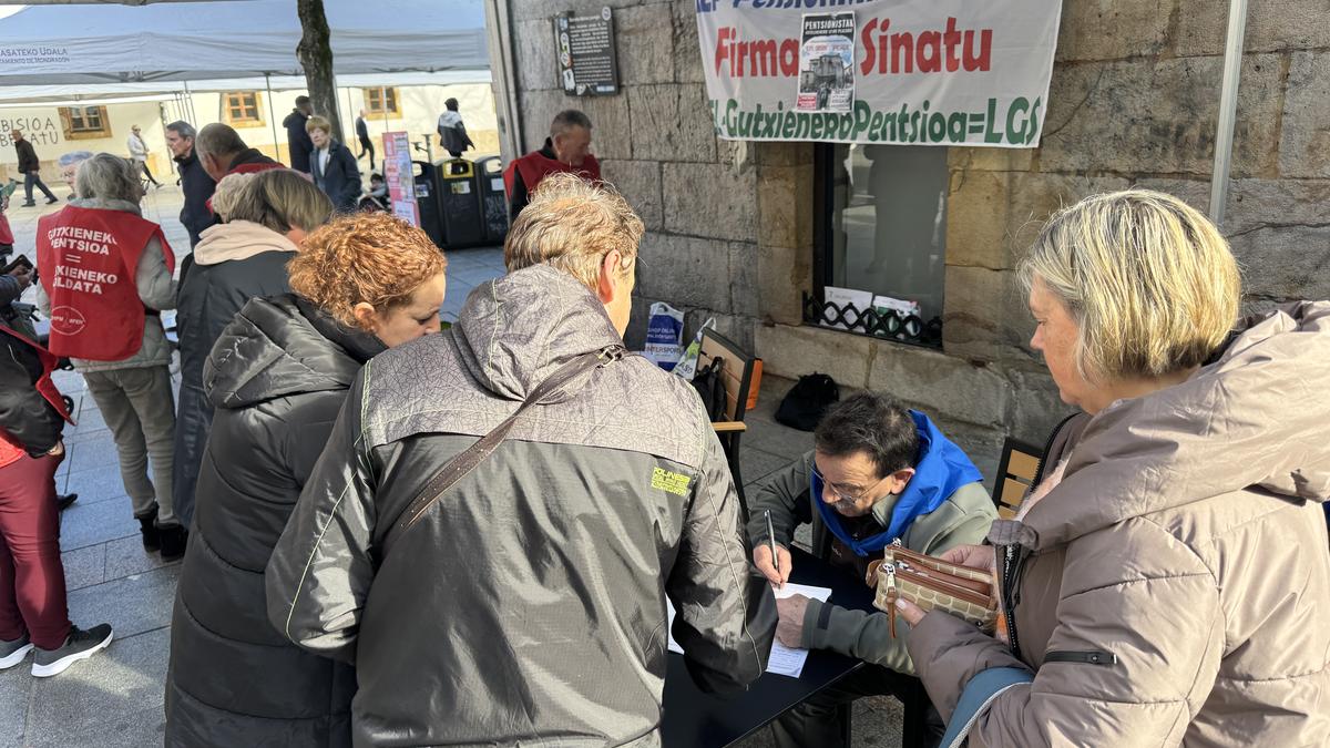 Pentsiodunen herri ekinaldi legegilea babesteko sinadura bilketa azken txanpan da