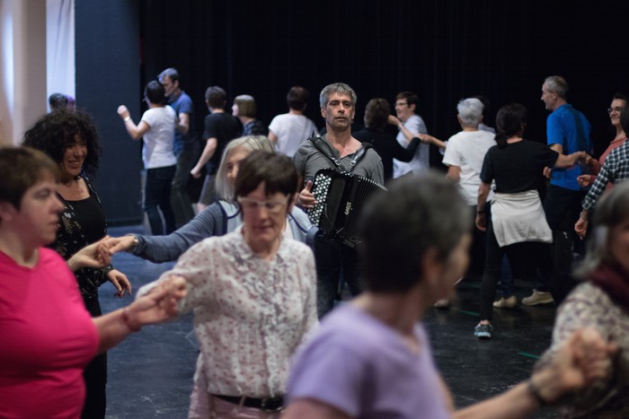 Jendea gustura Gerard Godon soinujole frantziarrarekin domekan egindako Herrixa Dantzan saioarekin - 9