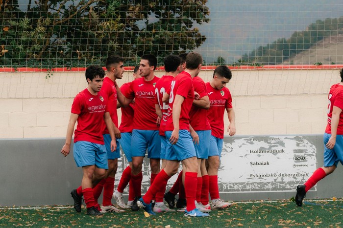 Lehenengo itzuliko inertzia baliatuta, igoeraren bila doa Aloña Mendi