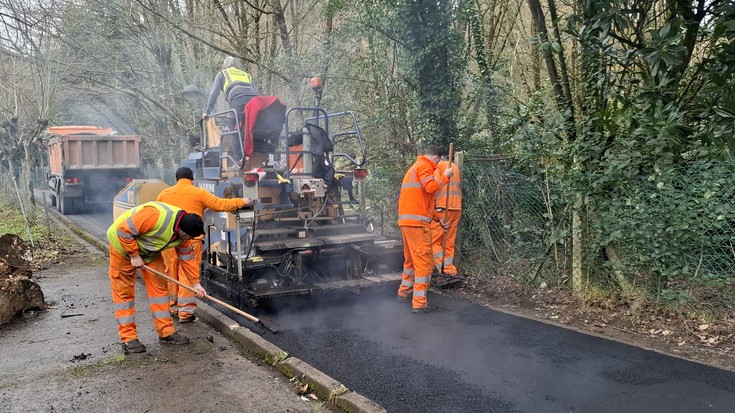 Asfaltatze lanak aurrera Garagartzan, eta bide alternatiboa Arteagarako