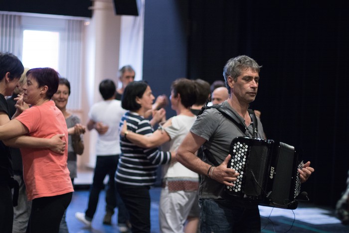 Jendea gustura Gerard Godon soinujole frantziarrarekin domekan egindako Herrixa Dantzan saioarekin - 4