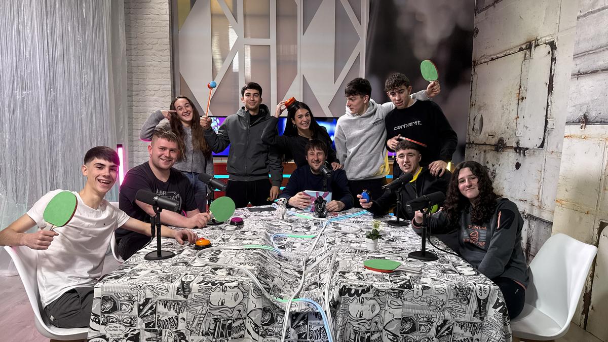 Galdegazte saio ganberroa martxan, ikasleak elkarrizketatzaile eta zirikatzaile