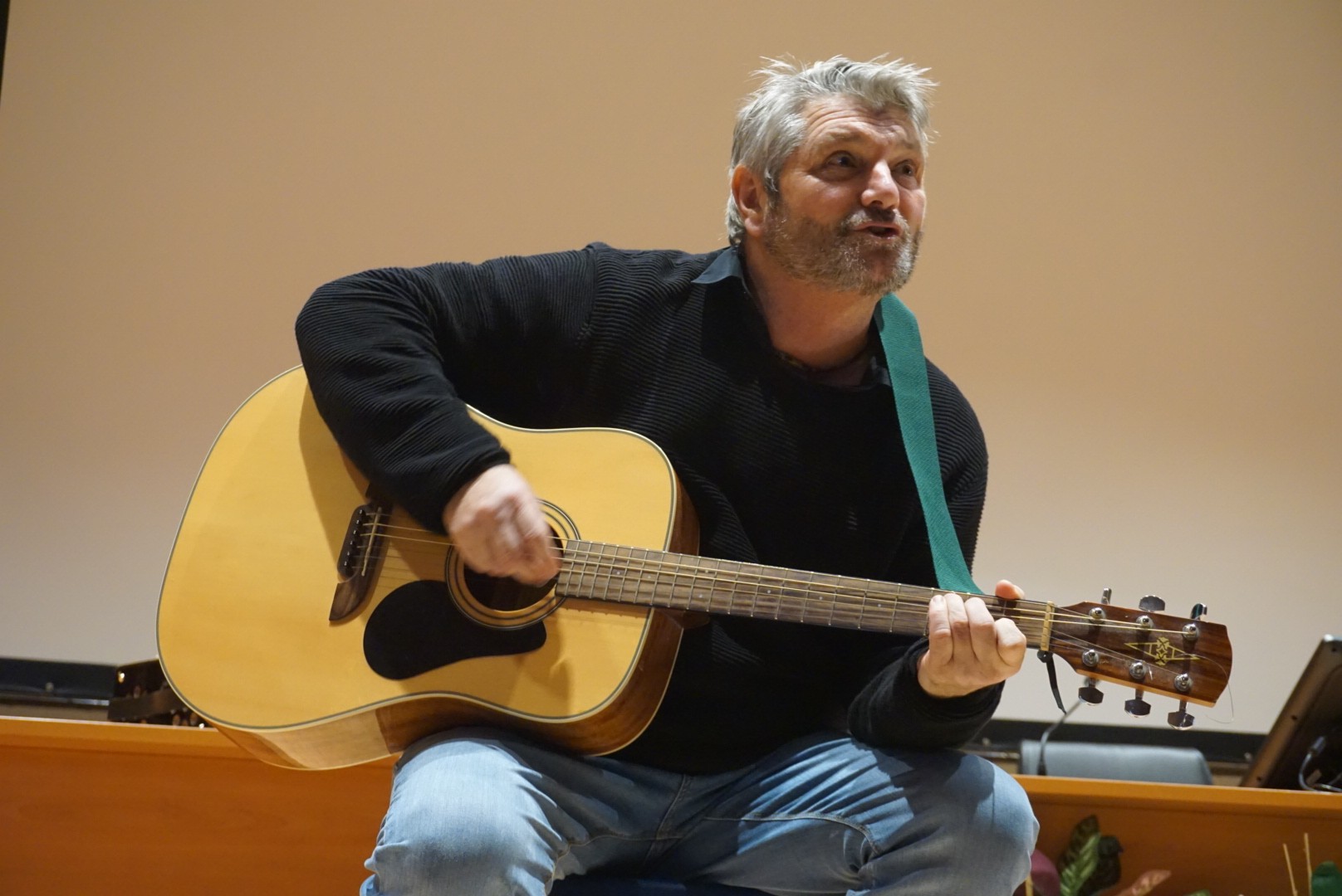 Bakarrizketa saioak irekiko du gaur, 'ESKU-LTU-RA Kultura Eskura' programa