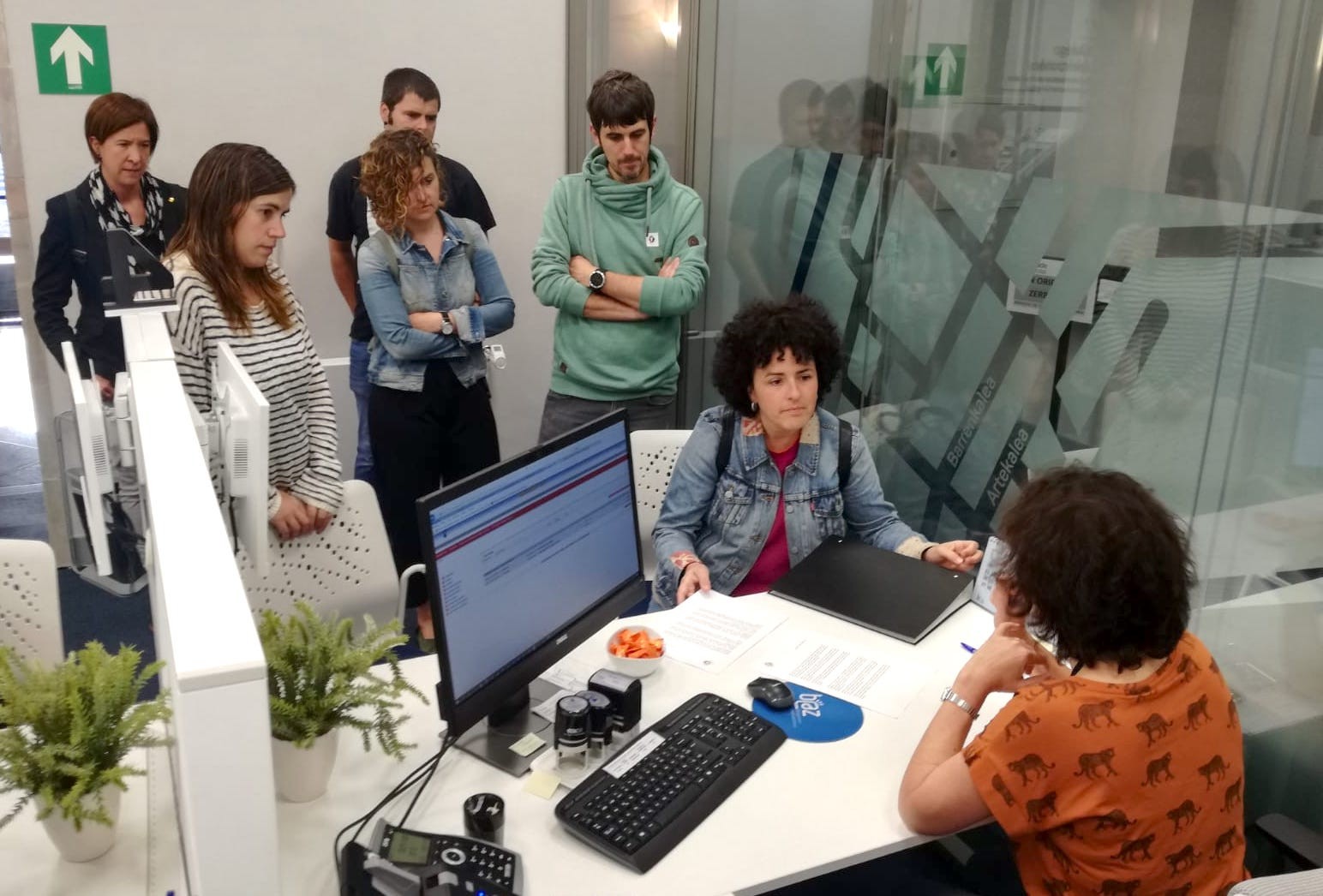 Seminarioko patioan parkinga ez egitea eskatzeko, 1.703 sinadura