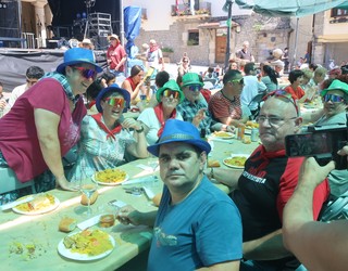 Bazkari herrikoia argazkitan