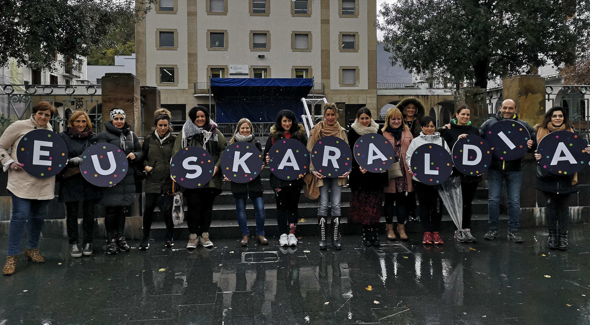 Aretxabaletarren babesa jasotzen dabil Euskaraldia