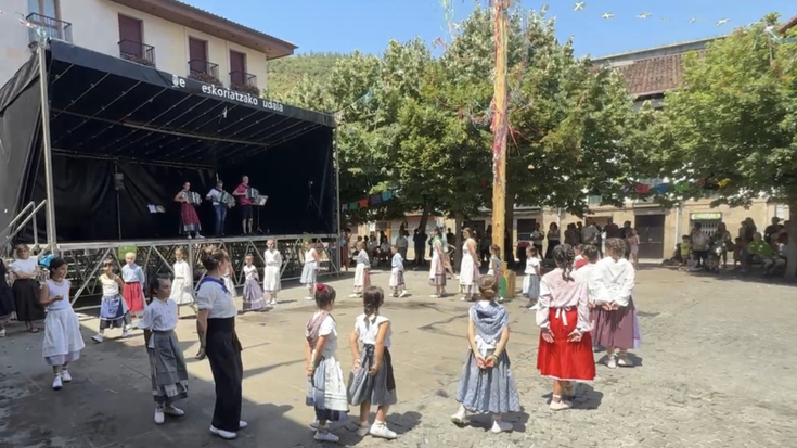 Euskal dantzak ikasteko matrikula zabaldu du Gorosarri Dantza Taldeak