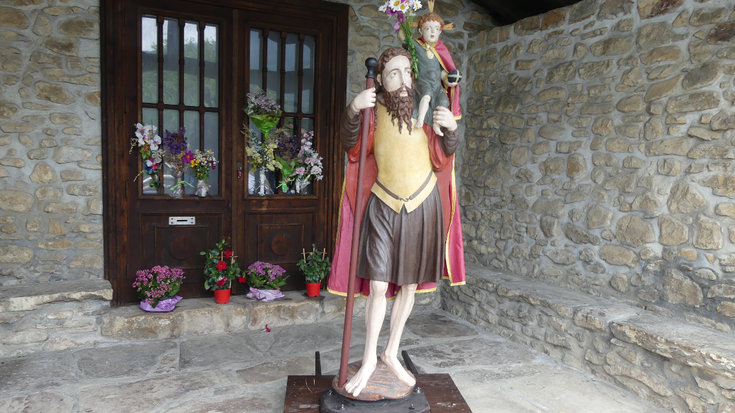 San Kristobalen irudia atera dute Olabarrietako santutxotik