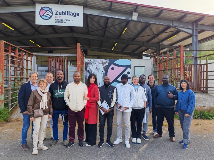 Zubillagako hiltegira bisita, elikagaien seguratsuna indartzeko lankidetzan