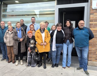 Debagoiena Gasteizekin lotzeko autobus zerbitzua erosoagoa eta seguruagoa izateko eskatu dute