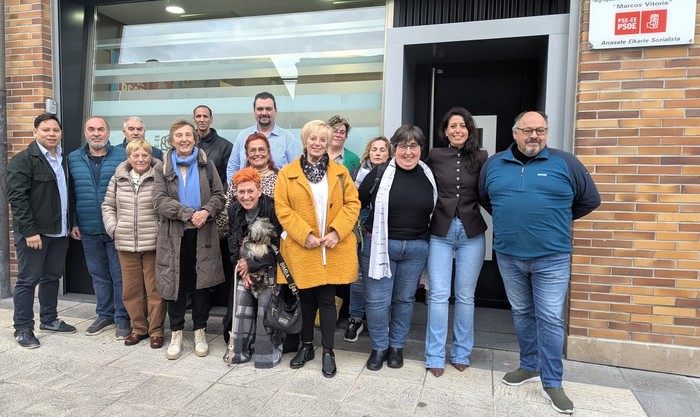 Debagoiena Gasteizekin lotzeko autobus zerbitzua erosoagoa eta seguruagoa izateko eskatu dute