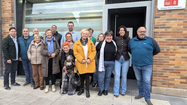 Debagoiena Gasteizekin lotzeko autobus zerbitzua erosoagoa eta seguruagoa izateko eskatu dute