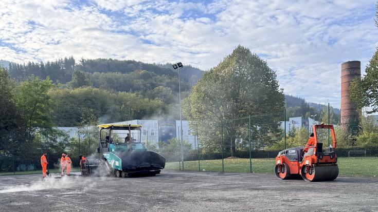 Labegaraietako tenis pistako zorua berritu dute