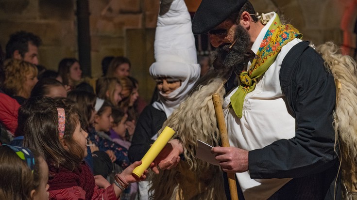 Olentzeroren eta Mari Domingiren jaitsiera