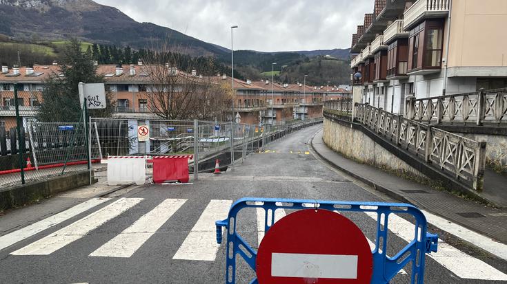 Kiroldegiaren atzealdeko errepidea itxita egongo da hango lanak amaitu arte