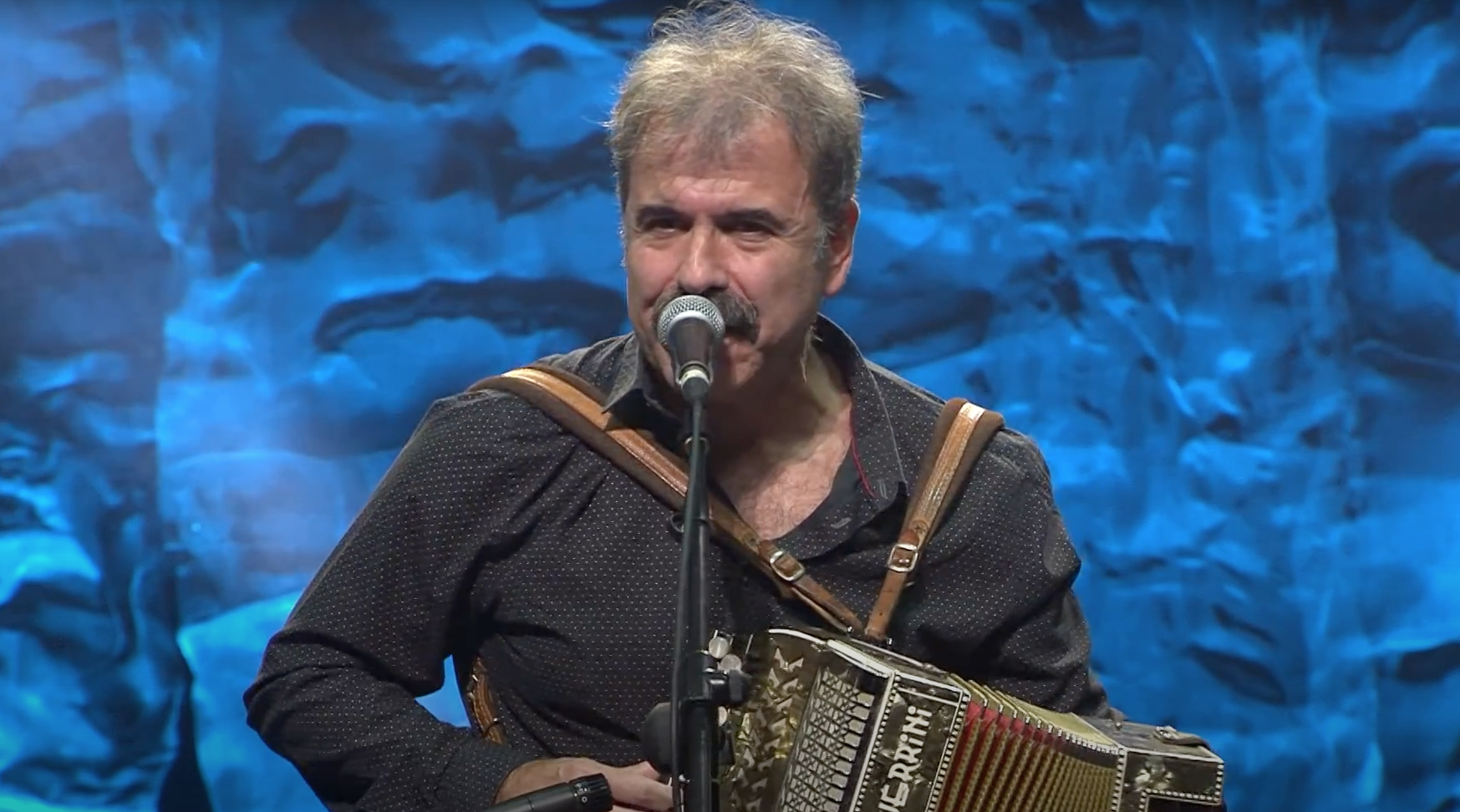 Joseba Tapia: "Testu landuagoekin, musika herrikoi duin bat egiten saiatu naiz"