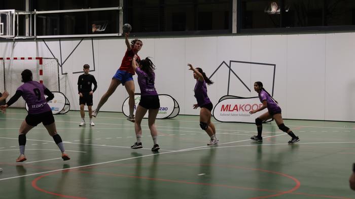 Sufrituta irabazi du urteko azkena Construcciones Ugarte Aloña Mendik: 21-17