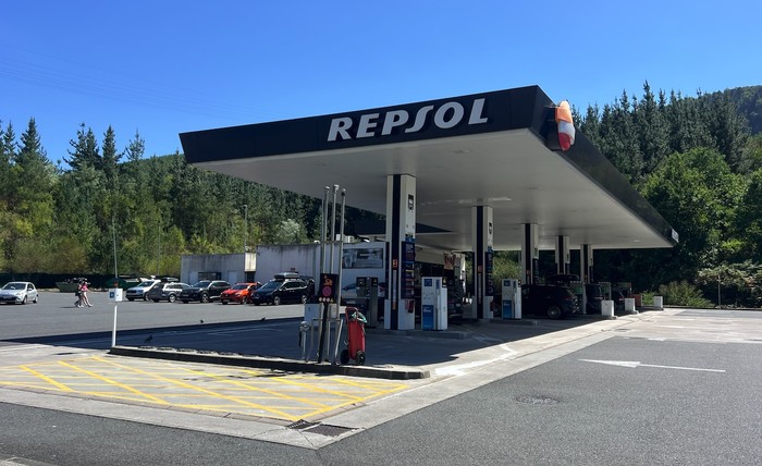 Karga elektriko azkarreko harguneak, Arrasaten eta Eskoriatzan