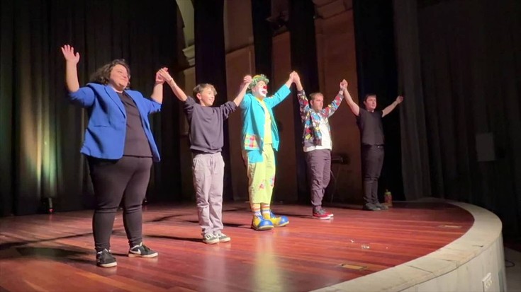 Ume zein nagusi, guztiak "harritzeko" prest dator magia gala