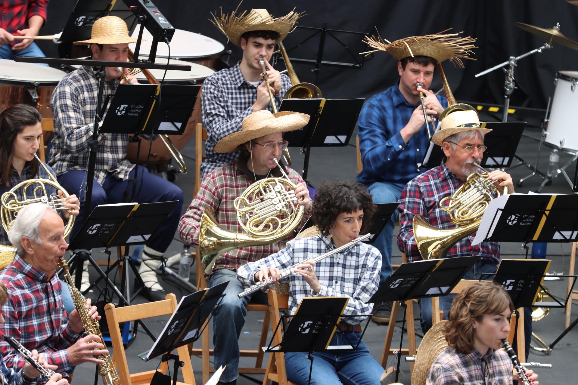 'Viva la ópera' saioa eskainiko du musika bandak domekan