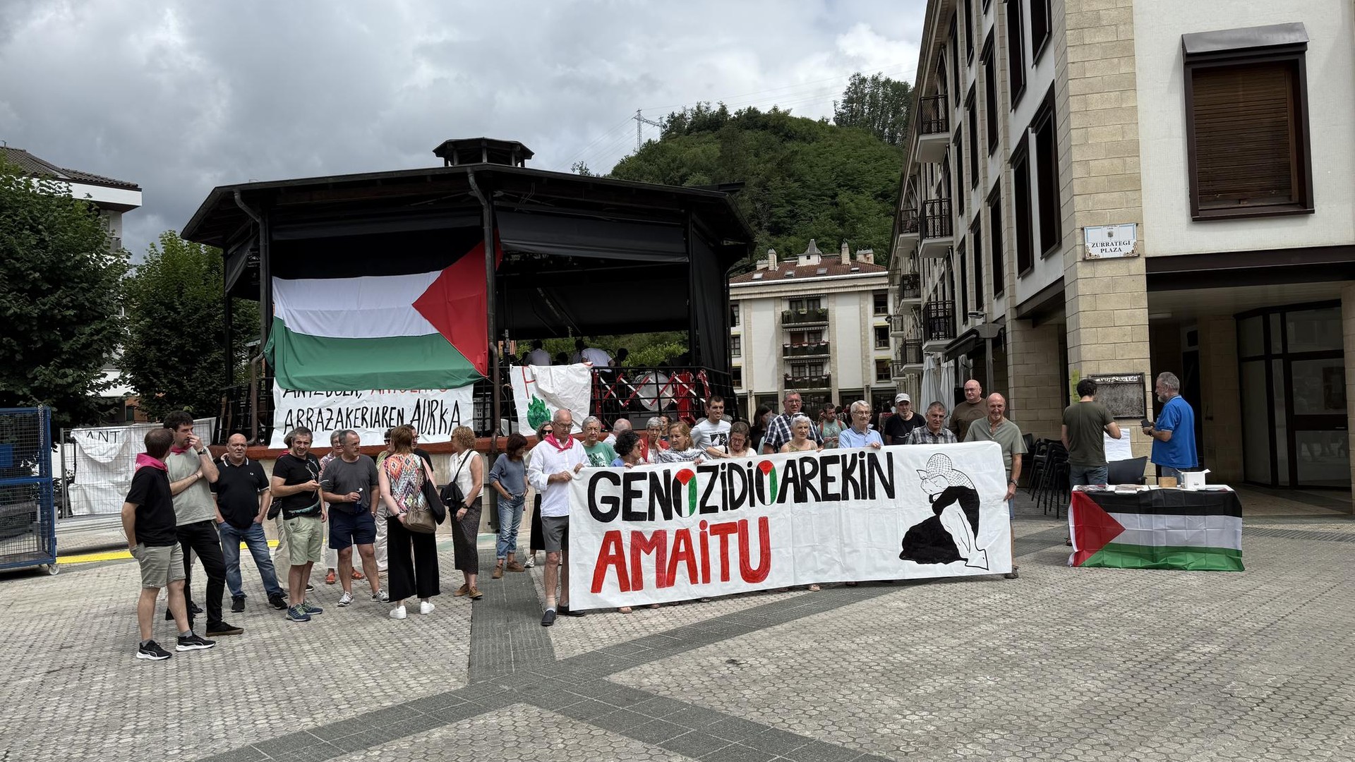 Genozidioaren eta gerraren aurka mobilizatzera deitu dituzte herritarrak eguenerako