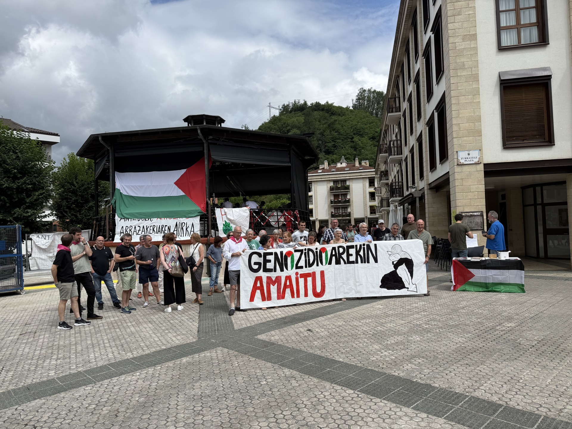 Genozidioaren eta gerraren aurka mobilizatzera deitu dituzte herritarrak eguenerako