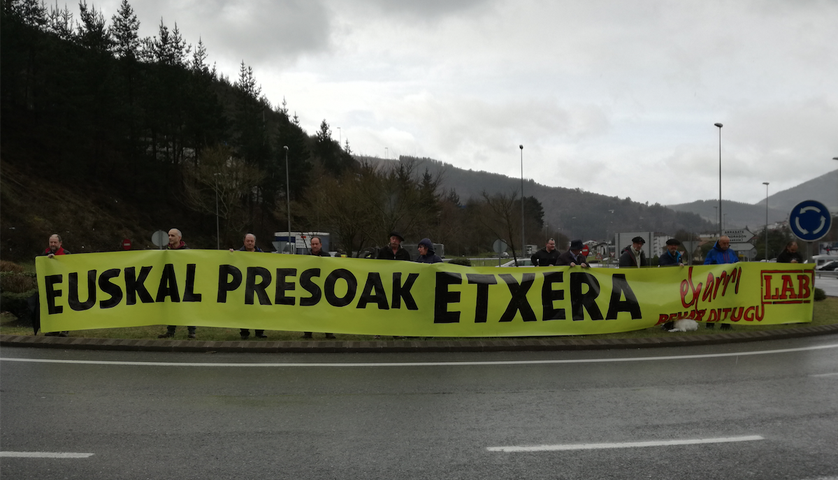 Elkarretaratzea egin du LABek euskal preso eta iheslarien etxeratzea eskatzeko