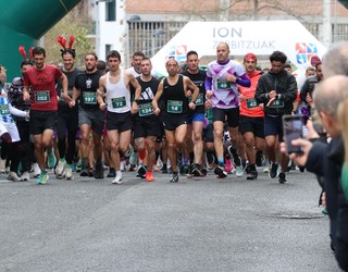 Mikel Velasco eta Nerea Baena Musakolan azkarrenak, mozorro artean egindako Sansilvestrean