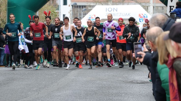 Mikel Velasco eta Nerea Baena Musakolan azkarrenak, mozorro artean egindako Sansilvestrean